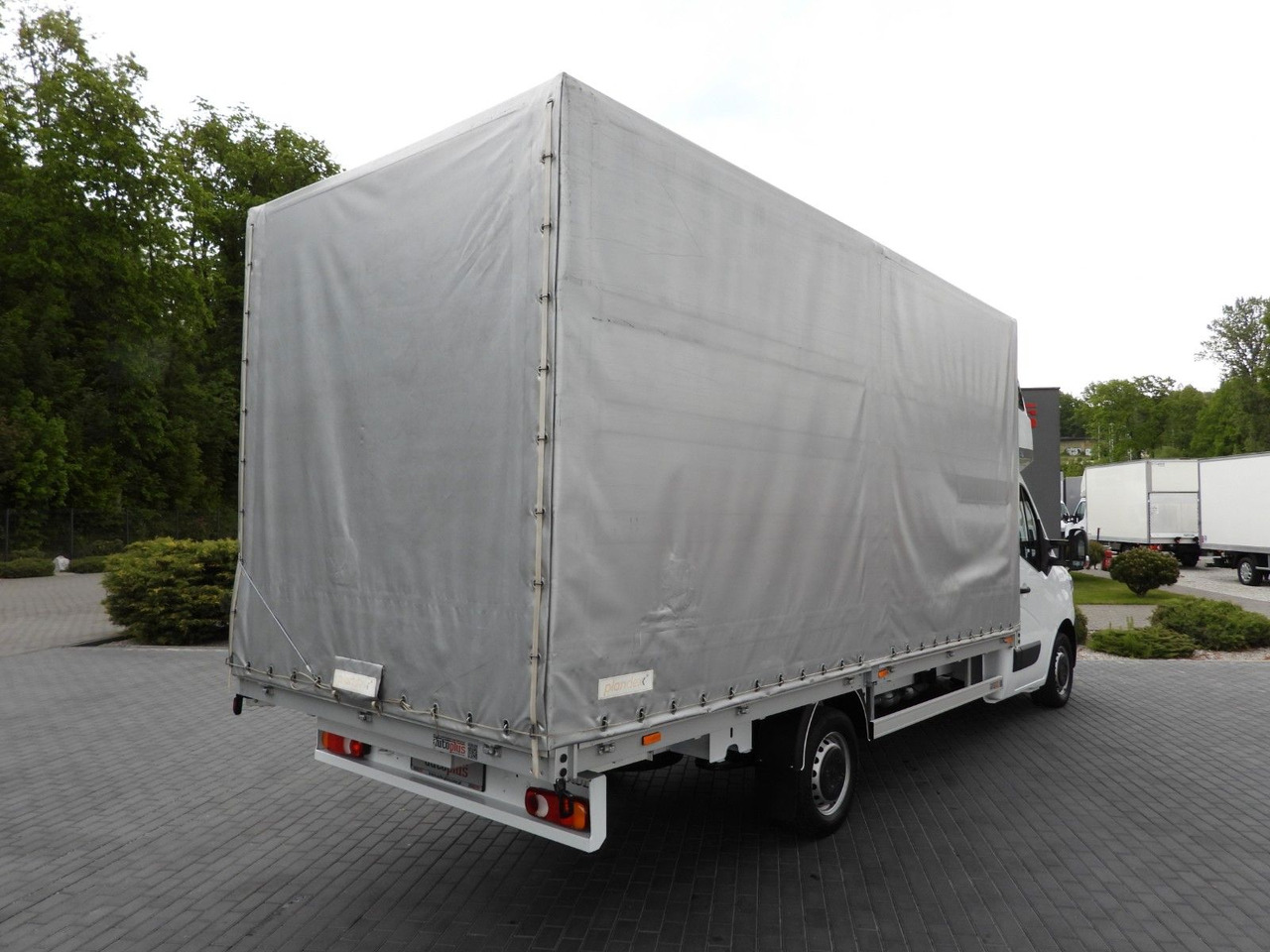 Renault MASTER PRITSCHE PLANE 10 PALETTEN TEMPOMAT A/C - Furgoneta con caja de lona: foto 3 Renault MASTER PRITSCHE PLANE 10 PALETTEN TEMPOMAT A/C - Furgoneta con caja de lona: foto 3