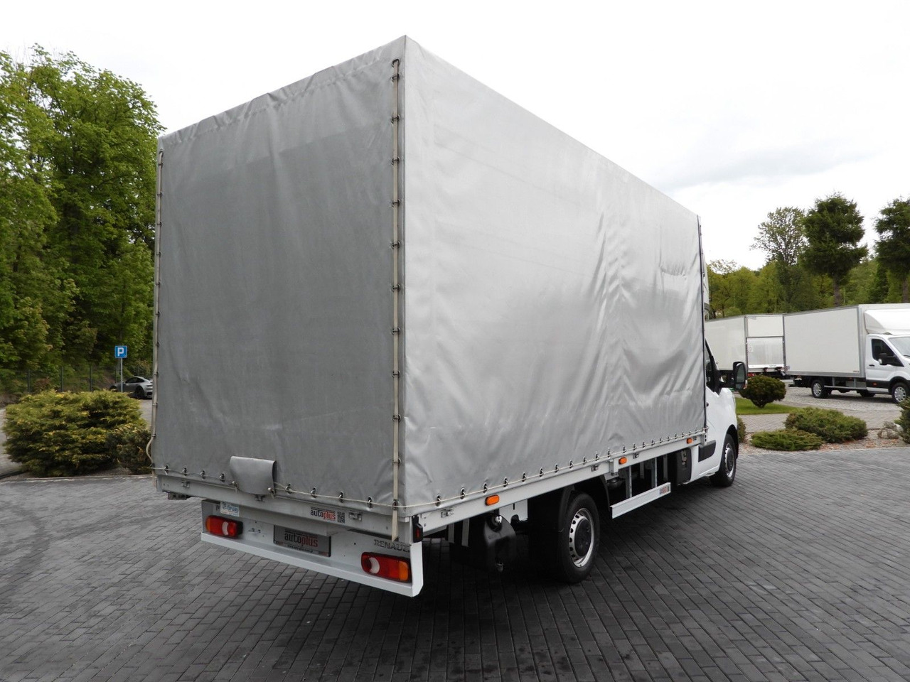 Renault MASTER PRITSCHE PLANE 10 PALETTEN WEBASTO A/C - Furgoneta con caja de lona: foto 3 Renault MASTER PRITSCHE PLANE 10 PALETTEN WEBASTO A/C - Furgoneta con caja de lona: foto 3