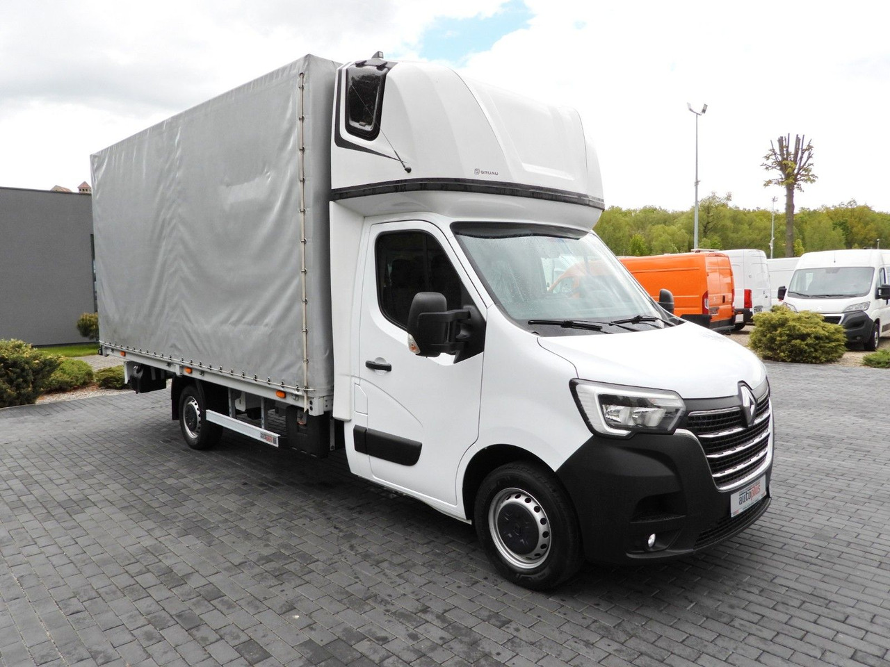Renault MASTER PRITSCHE PLANE 10 PALETTEN WEBASTO A/C - Furgoneta con caja de lona: foto 4 Renault MASTER PRITSCHE PLANE 10 PALETTEN WEBASTO A/C - Furgoneta con caja de lona: foto 4