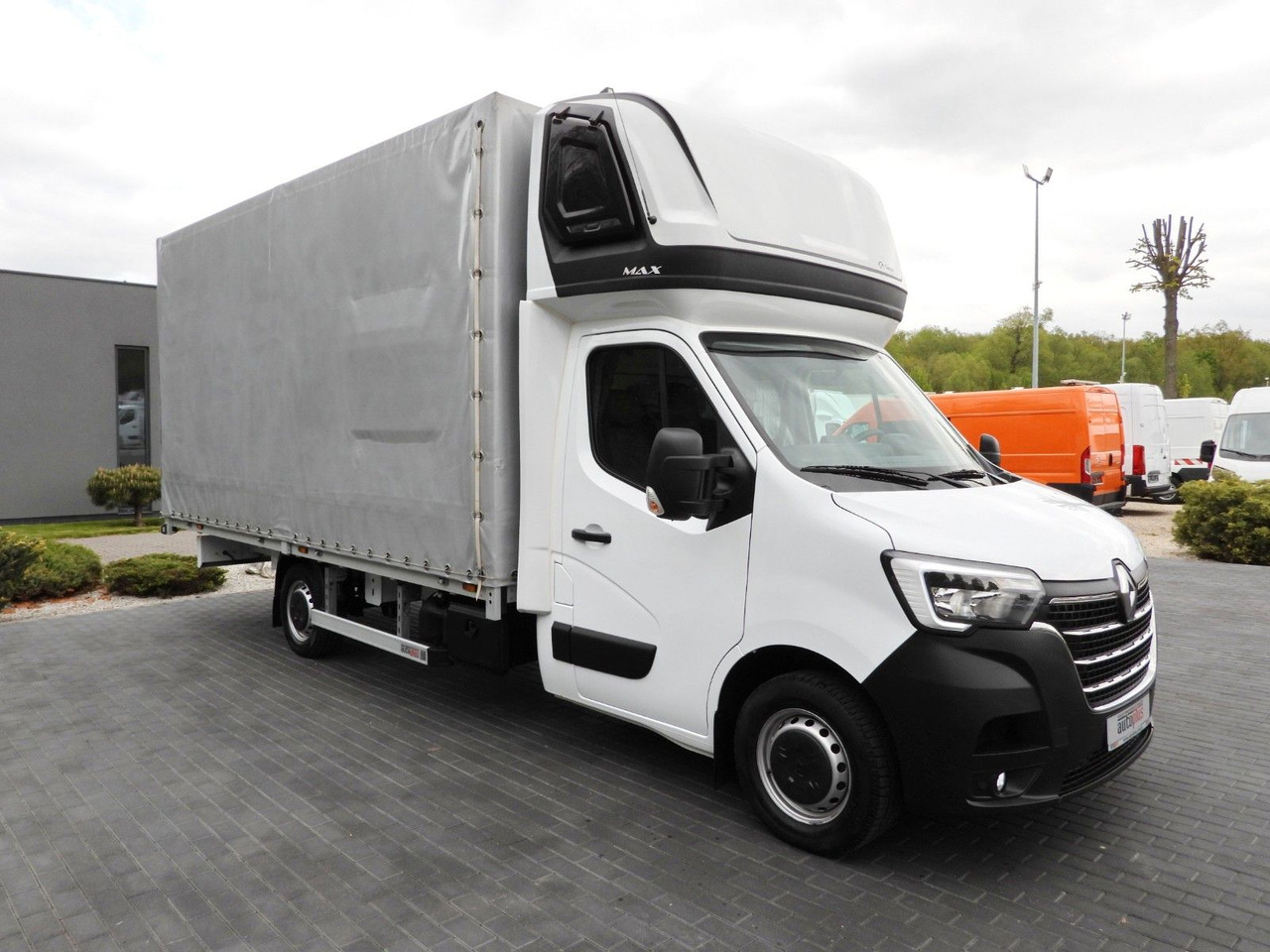 Renault MASTER PRITSCHE PLANE 10 PALETTEN WEBASTO A/C - Furgoneta con caja de lona: foto 4 Renault MASTER PRITSCHE PLANE 10 PALETTEN WEBASTO A/C - Furgoneta con caja de lona: foto 4