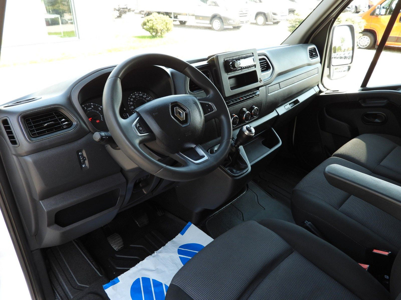 Renault MASTER PRITSCHE PLANE 10 PALETTEN WEBASTO A/C - Furgoneta con caja de lona: foto 2 Renault MASTER PRITSCHE PLANE 10 PALETTEN WEBASTO A/C - Furgoneta con caja de lona: foto 2