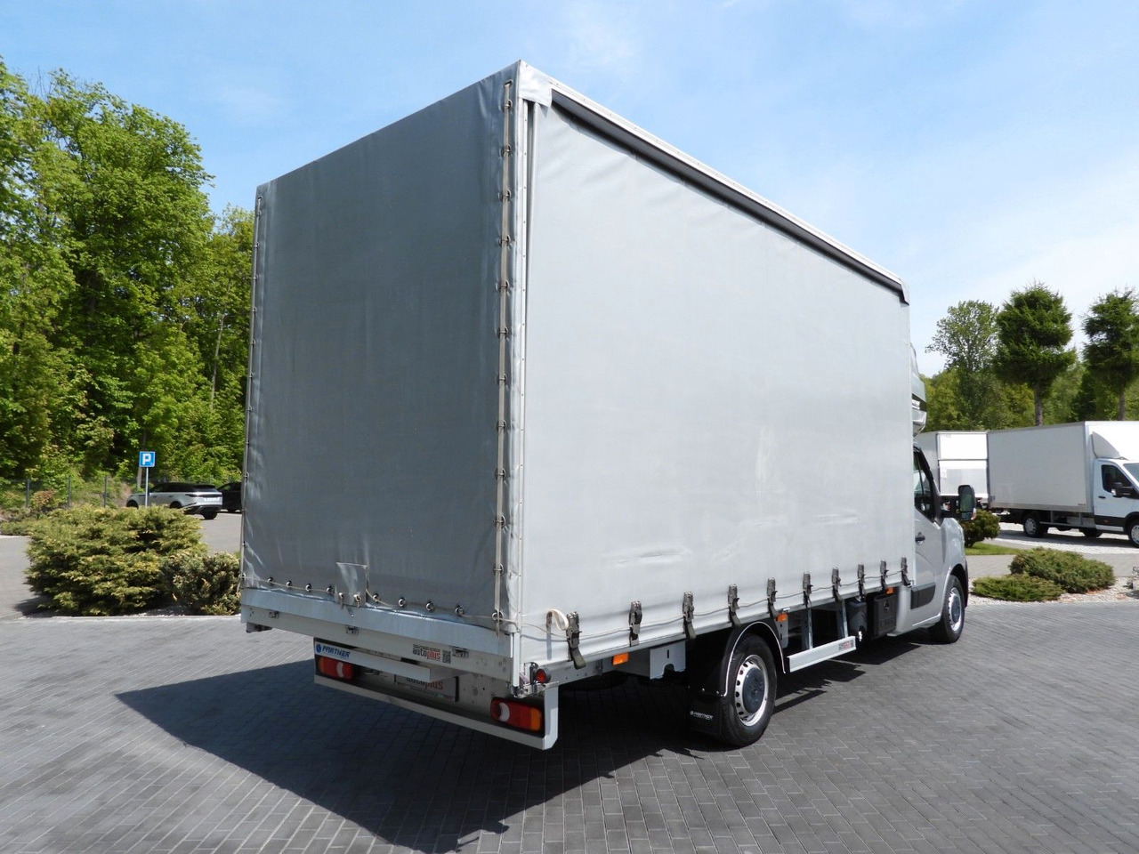 Renault MASTER PRITSCHE PLANE 10 PALETTEN WEBASTO A/C - Furgoneta con caja de lona: foto 3 Renault MASTER PRITSCHE PLANE 10 PALETTEN WEBASTO A/C - Furgoneta con caja de lona: foto 3