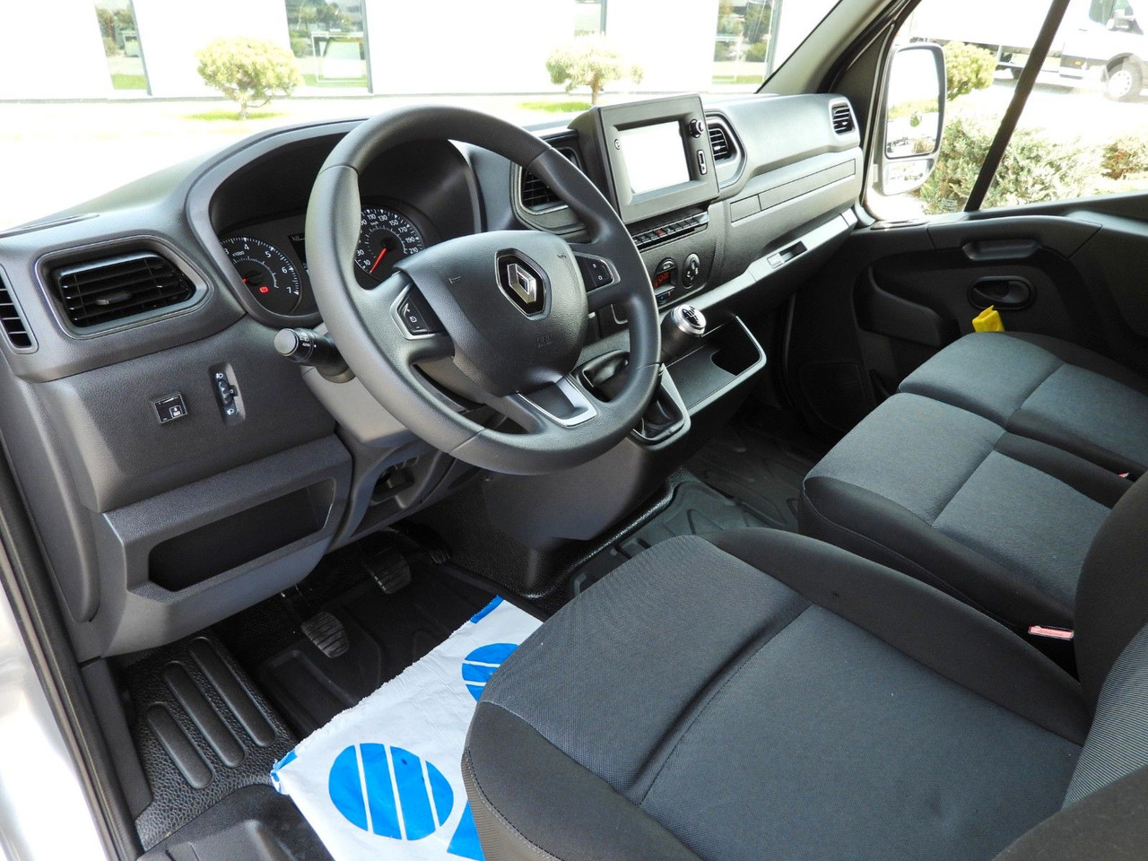 Renault MASTER PRITSCHE PLANE 10 PALETTEN WEBASTO A/C - Furgoneta con caja de lona: foto 2 Renault MASTER PRITSCHE PLANE 10 PALETTEN WEBASTO A/C - Furgoneta con caja de lona: foto 2