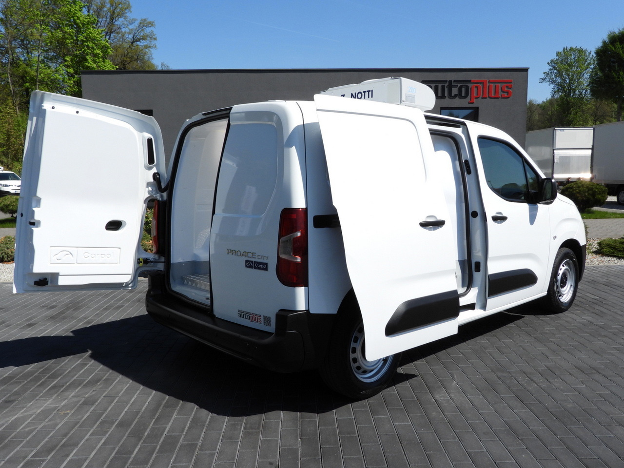 TOYOTA PROACE CITY  REFRIGERATOR VAN -15*C POWER SUPPLY 230V CRUISE CONTROL AIR CONDITIONING  100HP - Furgoneta frigorifica: foto 3 TOYOTA PROACE CITY  REFRIGERATOR VAN -15*C POWER SUPPLY 230V CRUISE CONTROL AIR CONDITIONING  100HP - Furgoneta frigorifica: foto 3