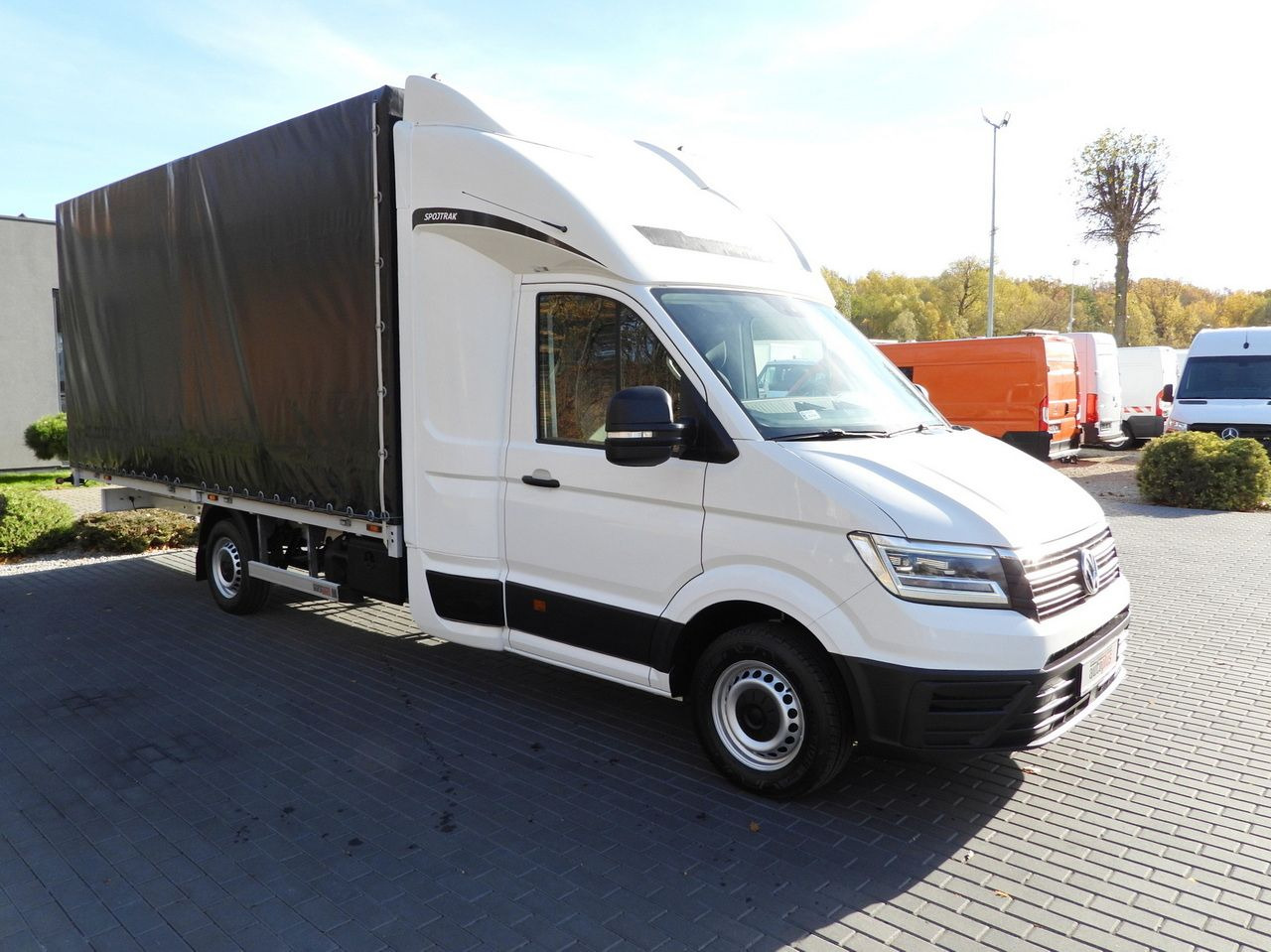 VOLKSWAGEN CRAFTER TARPAULIN 10 PALLETS WEBASTO CRUISE CONTROL LED LIGHTS 180HP - Furgoneta con caja de lona: foto 4 VOLKSWAGEN CRAFTER TARPAULIN 10 PALLETS WEBASTO CRUISE CONTROL LED LIGHTS 180HP - Furgoneta con caja de lona: foto 4