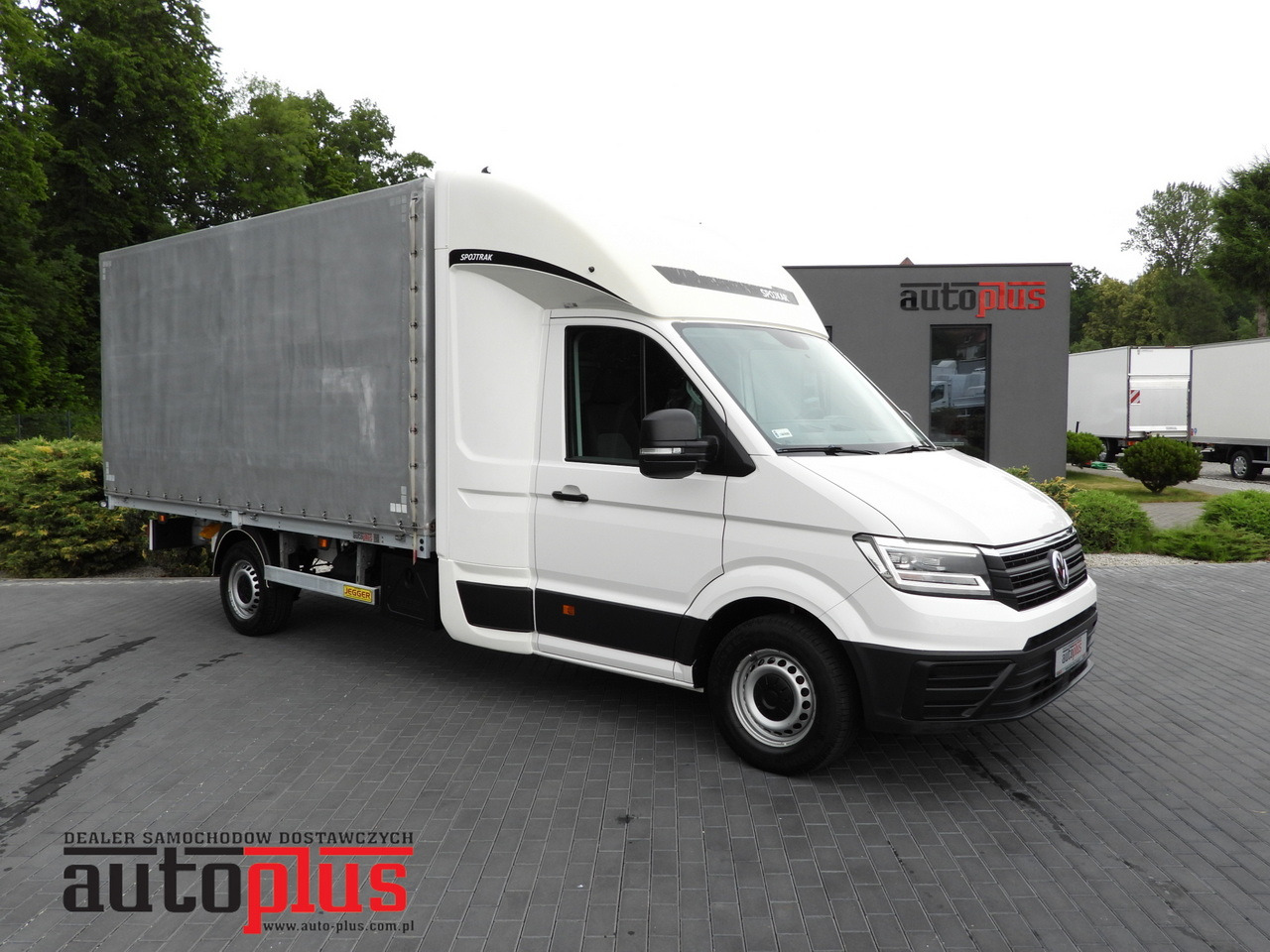 VOLKSWAGEN CRAFTER  TARPAULIN 8 PALLETS WEBASTO CRUISE CONTROL LED LIGHTS AIR CONDITIONING  180HP - Furgoneta con caja de lona: foto 1 VOLKSWAGEN CRAFTER  TARPAULIN 8 PALLETS WEBASTO CRUISE CONTROL LED LIGHTS AIR CONDITIONING  180HP - Furgoneta con caja de lona: foto 1
