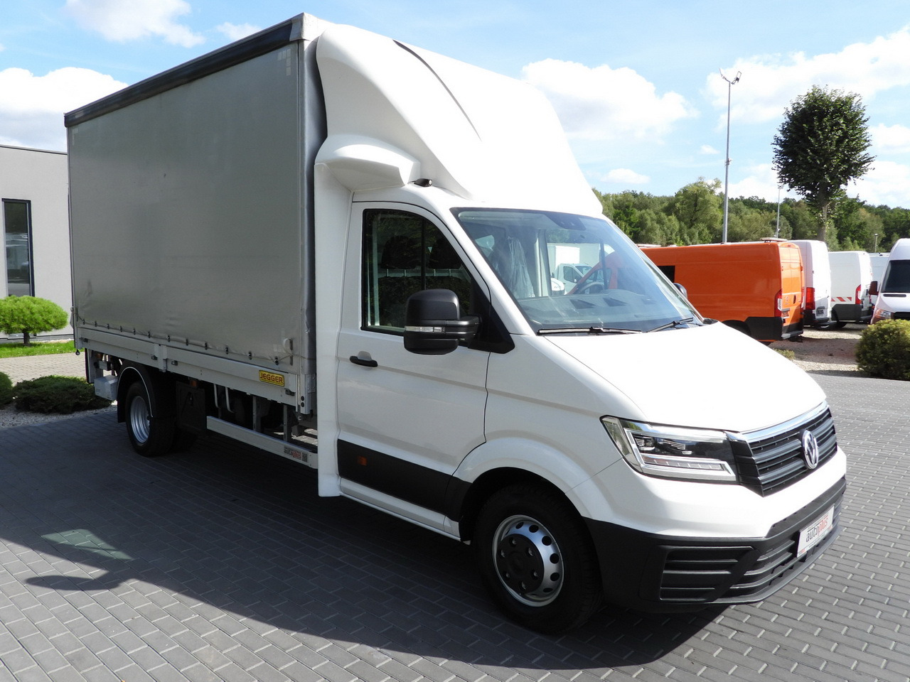 VOLKSWAGEN CRAFTER TARPAULIN LIFT 8 PALLETS CRUISE CONTROL LED LIGHTS TWIN WHEELS AIR CONDITIONING 180HP - Furgoneta con caja de lona: foto 4 VOLKSWAGEN CRAFTER TARPAULIN LIFT 8 PALLETS CRUISE CONTROL LED LIGHTS TWIN WHEELS AIR CONDITIONING 180HP - Furgoneta con caja de lona: foto 4
