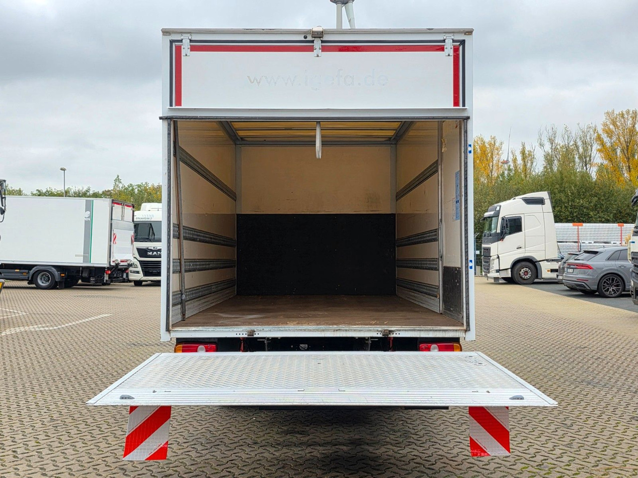 Furgoneta caja cerrada FUSO Canter 9C18 / Ladebordwand / 3 Sitzen: foto 19