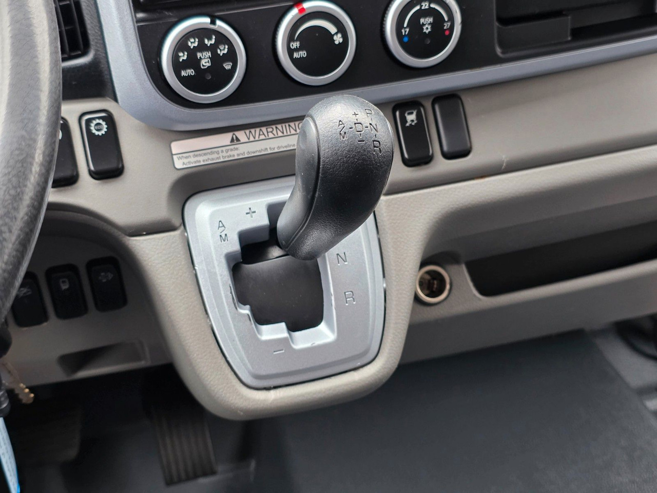 Furgoneta caja cerrada FUSO Canter 9C18 / Ladebordwand / 3 Sitzen: foto 40