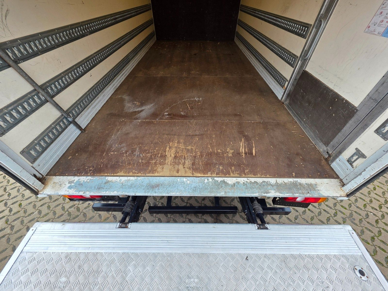 Furgoneta caja cerrada FUSO Canter 9C18 / Ladebordwand / 3 Sitzen: foto 22