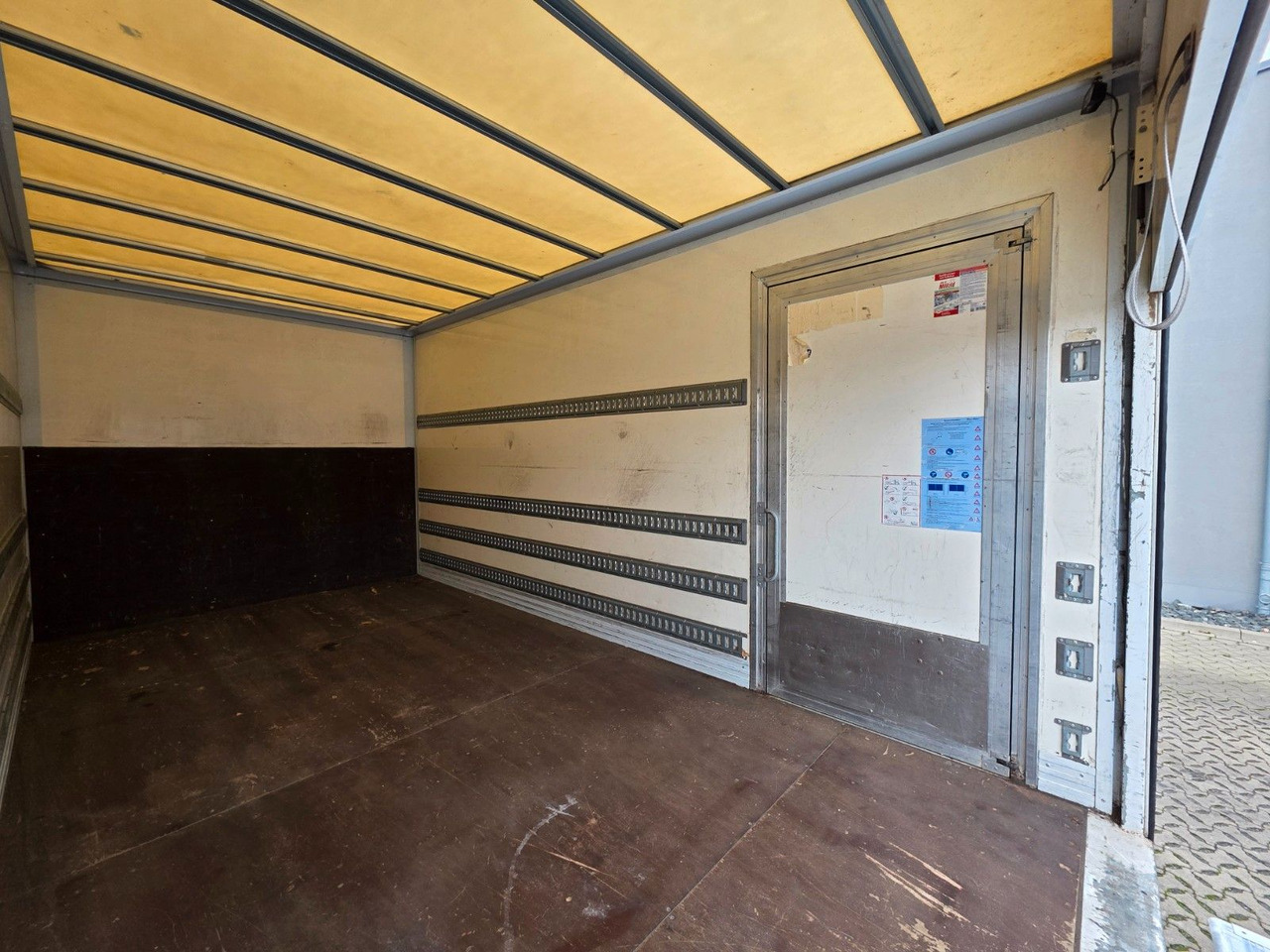 Furgoneta caja cerrada FUSO Canter 9C18 / Ladebordwand / 3 Sitzen: foto 24