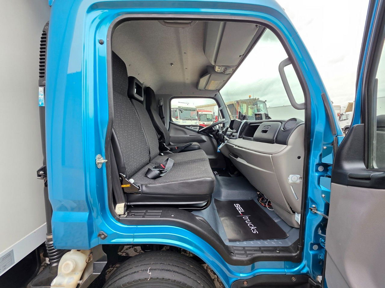 Furgoneta caja cerrada FUSO Canter 9C18 / Ladebordwand / 3 Sitzen: foto 32