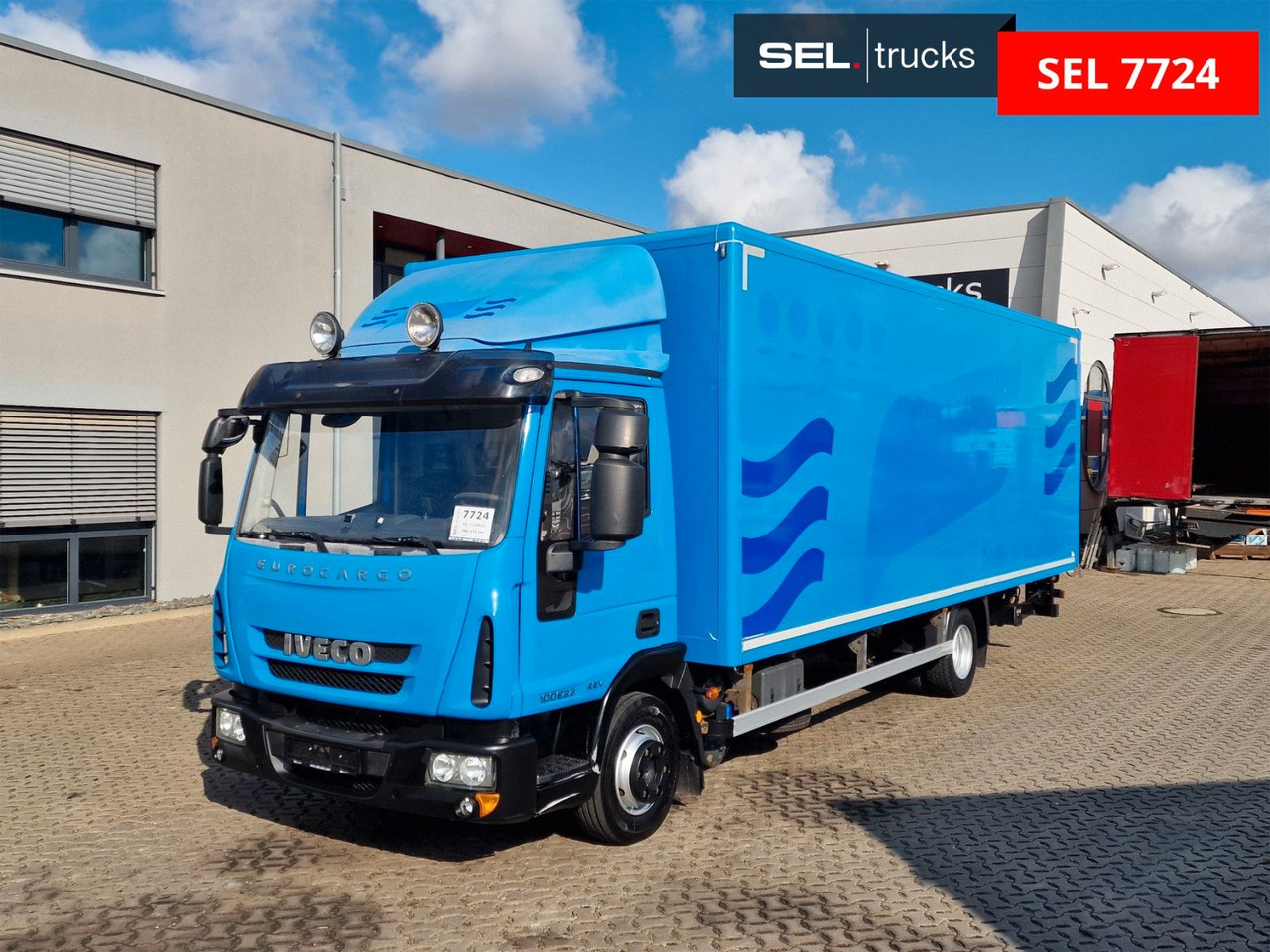 Iveco Eurocargo 100E22 / Ladebordwand / 3 Sitzen - Camión caja cerrada: foto 1 Iveco Eurocargo 100E22 / Ladebordwand / 3 Sitzen - Camión caja cerrada: foto 1