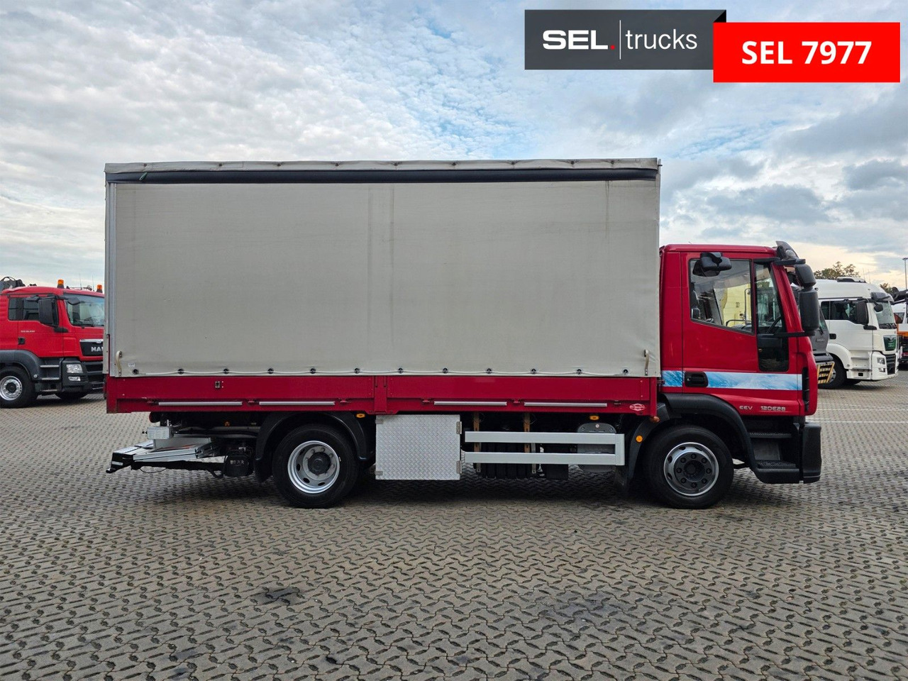 Iveco Eurocargo 120E28 / Ladebordwand / Aluklappen - Camión lona: foto 4 Iveco Eurocargo 120E28 / Ladebordwand / Aluklappen - Camión lona: foto 4