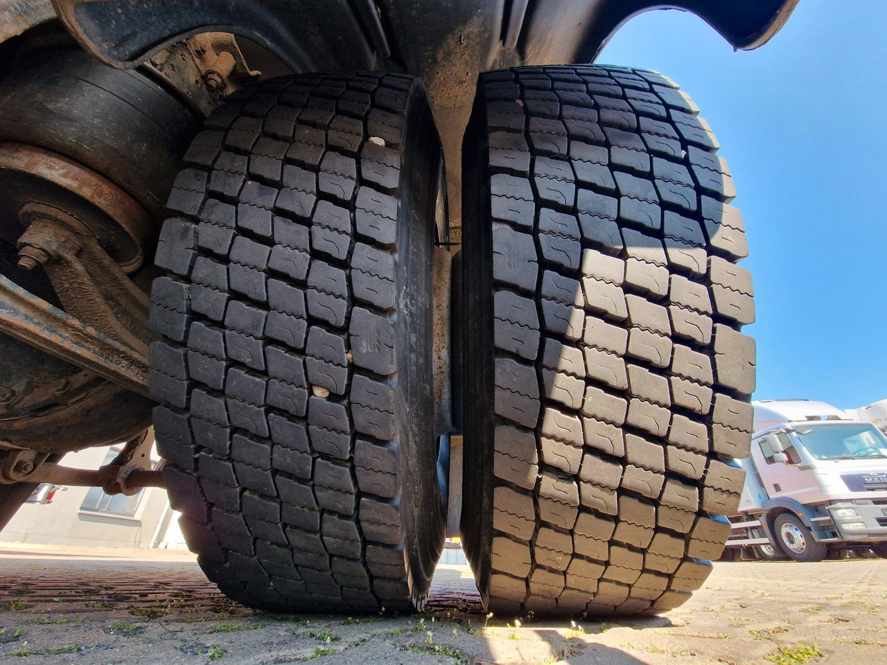 Camión caja cerrada Iveco Stralis 360 / Ladebordwand: foto 29