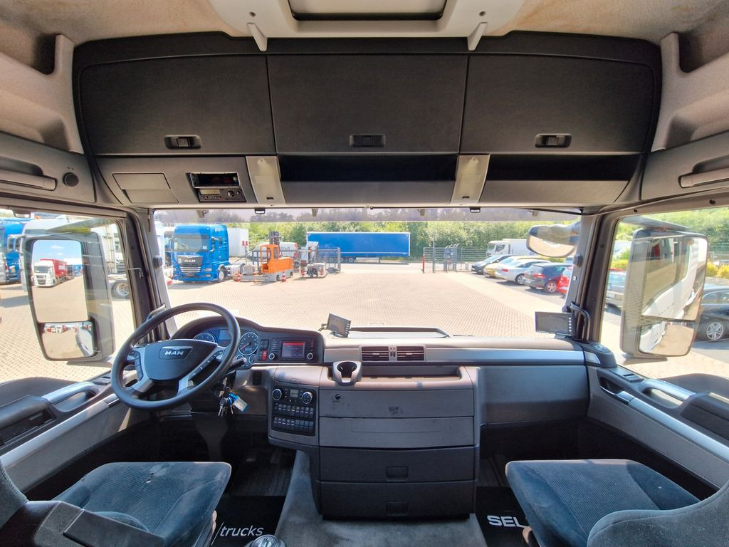 Camión cisterna MAN TGX 26.440 6x2-2 LL/SILO/30.000 l/Lenkachse: foto 24 Camión cisterna MAN TGX 26.440 6x2-2 LL/SILO/30.000 l/Lenkachse: foto 24