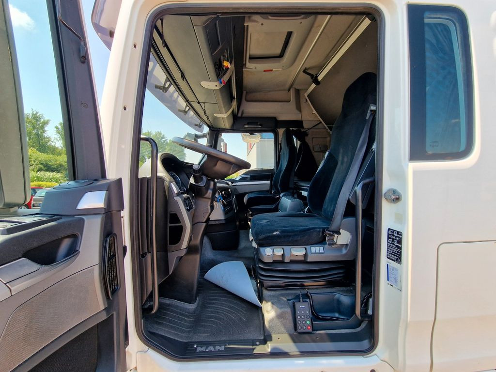 Camión cisterna MAN TGX 26.440 6x2-2 LL/SILO/30.000 l/Lenkachse: foto 19 Camión cisterna MAN TGX 26.440 6x2-2 LL/SILO/30.000 l/Lenkachse: foto 19