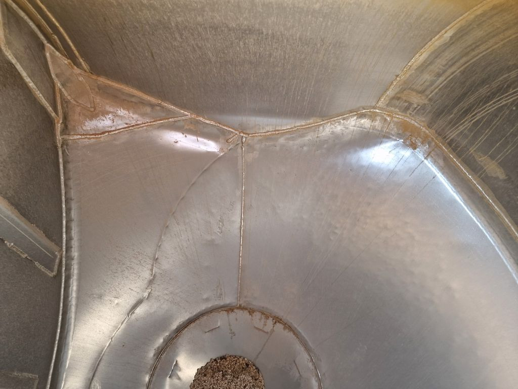 Camión cisterna MAN TGX 26.440 6x2-2 LL/SILO/30.000 l/Lenkachse: foto 13 Camión cisterna MAN TGX 26.440 6x2-2 LL/SILO/30.000 l/Lenkachse: foto 13