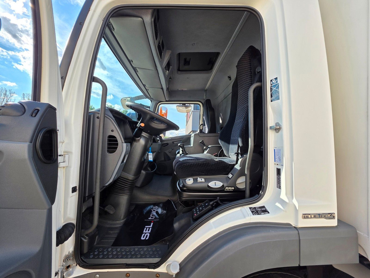 Camión caja cerrada Mercedes-Benz Atego 1218 / Ladebordwand: foto 30 Camión caja cerrada Mercedes-Benz Atego 1218 / Ladebordwand: foto 30