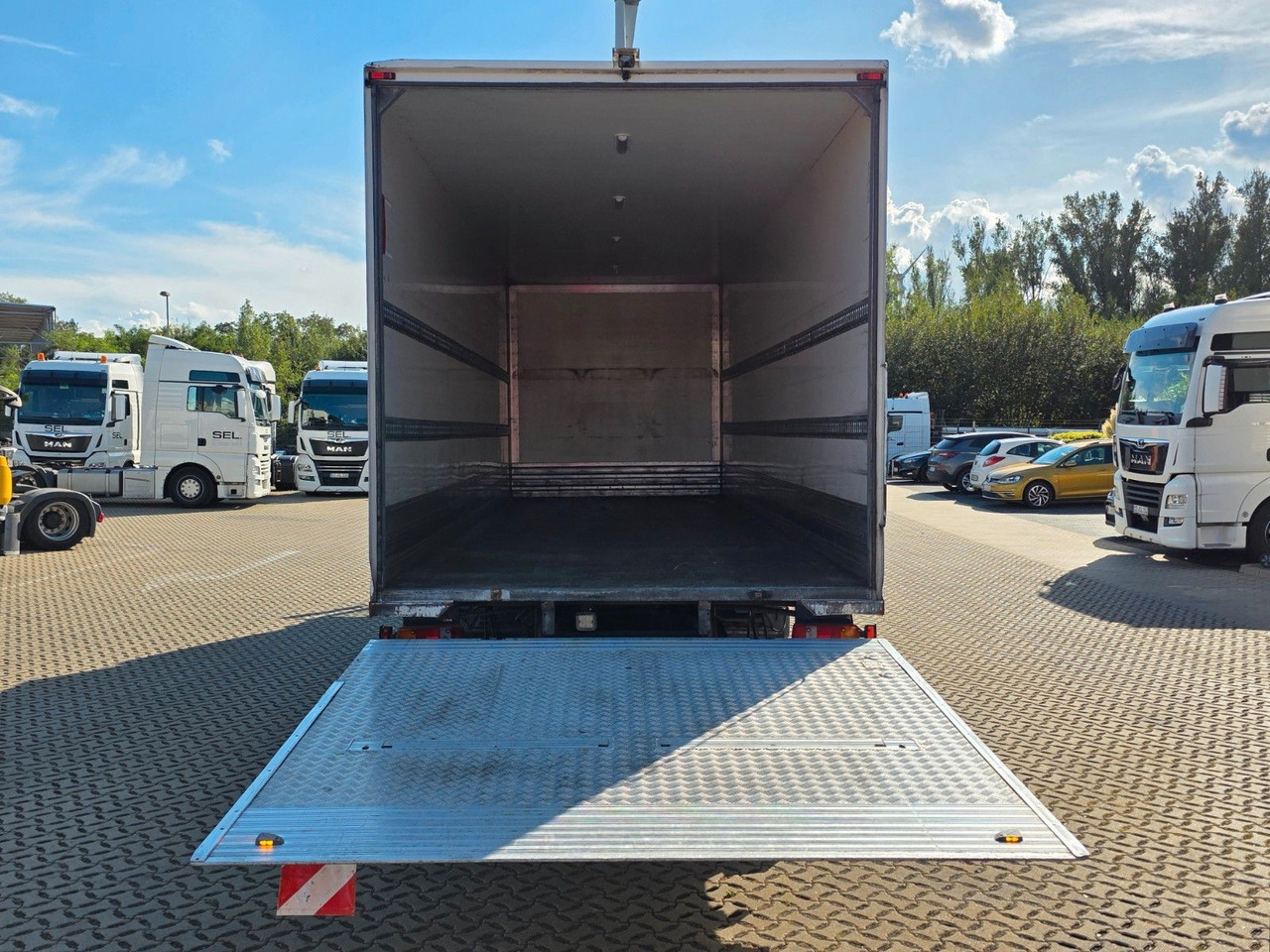 Camión caja cerrada Mercedes-Benz Atego 1218 / Ladebordwand: foto 9 Camión caja cerrada Mercedes-Benz Atego 1218 / Ladebordwand: foto 9