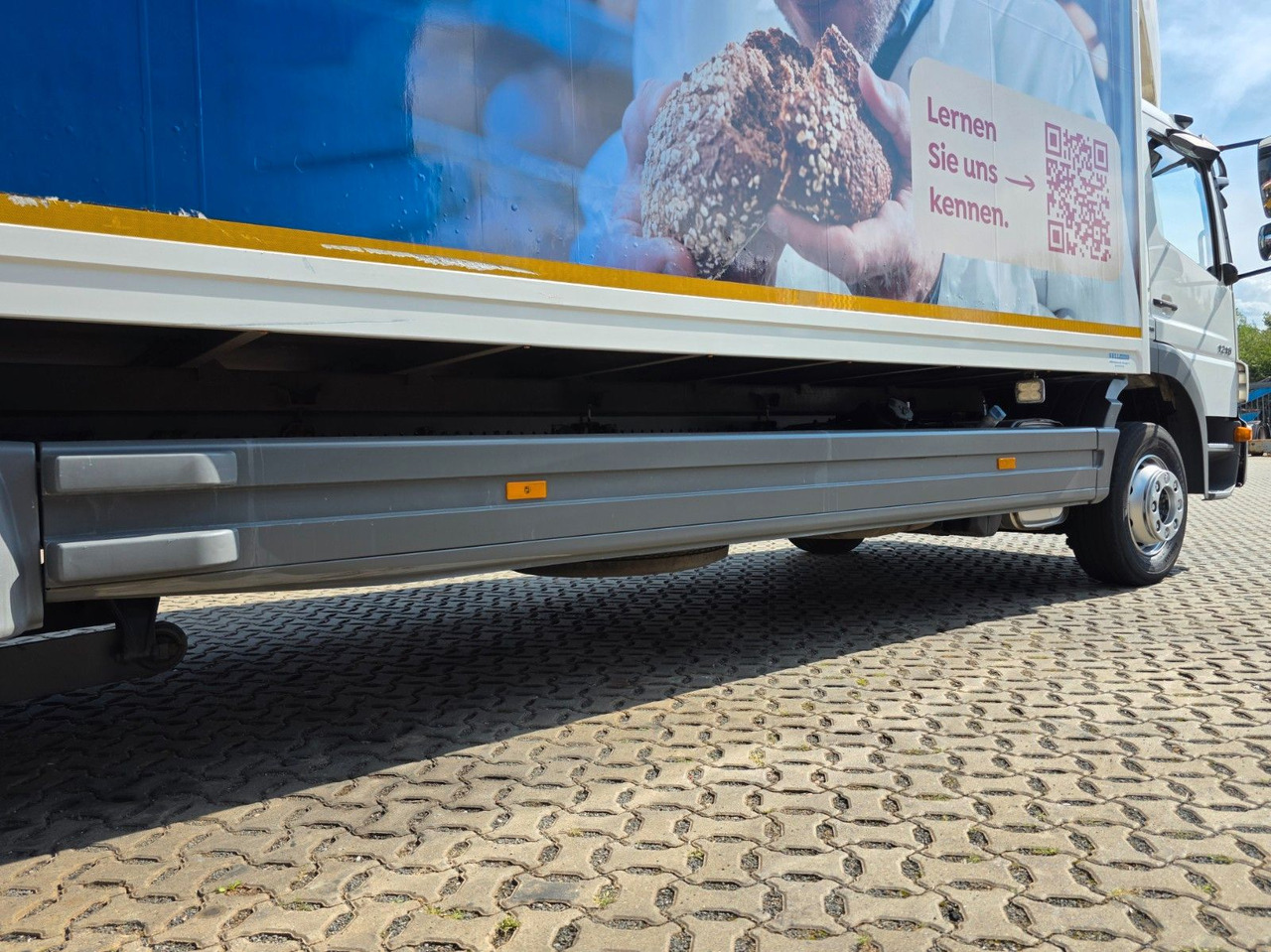 Camión caja cerrada Mercedes-Benz Atego 1218 / Ladebordwand: foto 20 Camión caja cerrada Mercedes-Benz Atego 1218 / Ladebordwand: foto 20