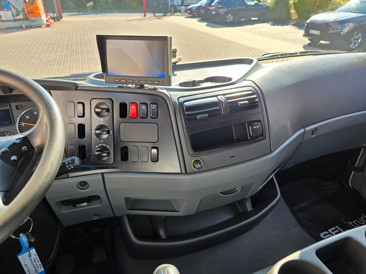 Camión caja cerrada Mercedes-Benz Atego 1218 / Ladebordwand: foto 41 Camión caja cerrada Mercedes-Benz Atego 1218 / Ladebordwand: foto 41