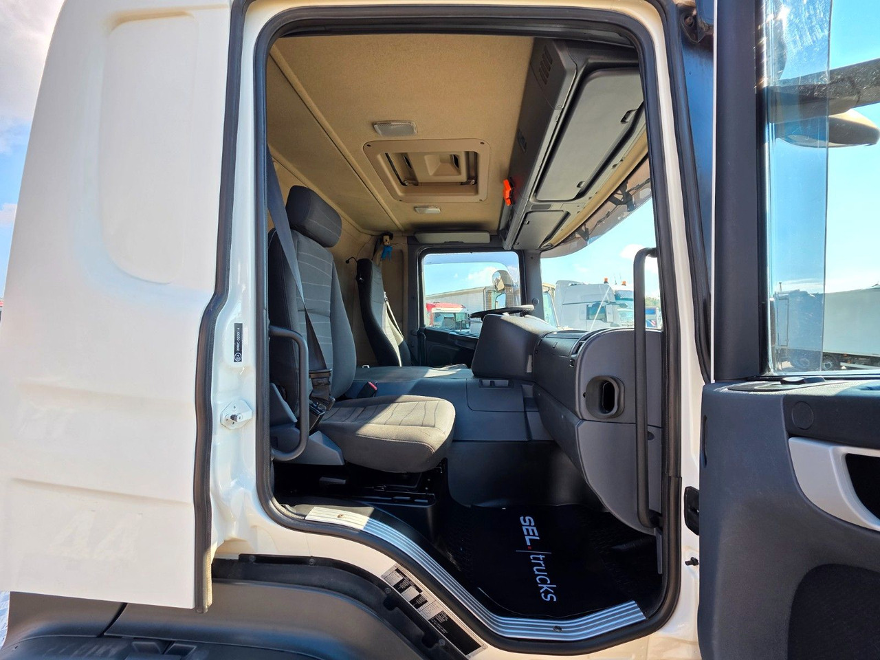 Camión chasis Scania P420 LB6X2*4MNA / Retarder / PTO / ADR: foto 22 Camión chasis Scania P420 LB6X2*4MNA / Retarder / PTO / ADR: foto 22