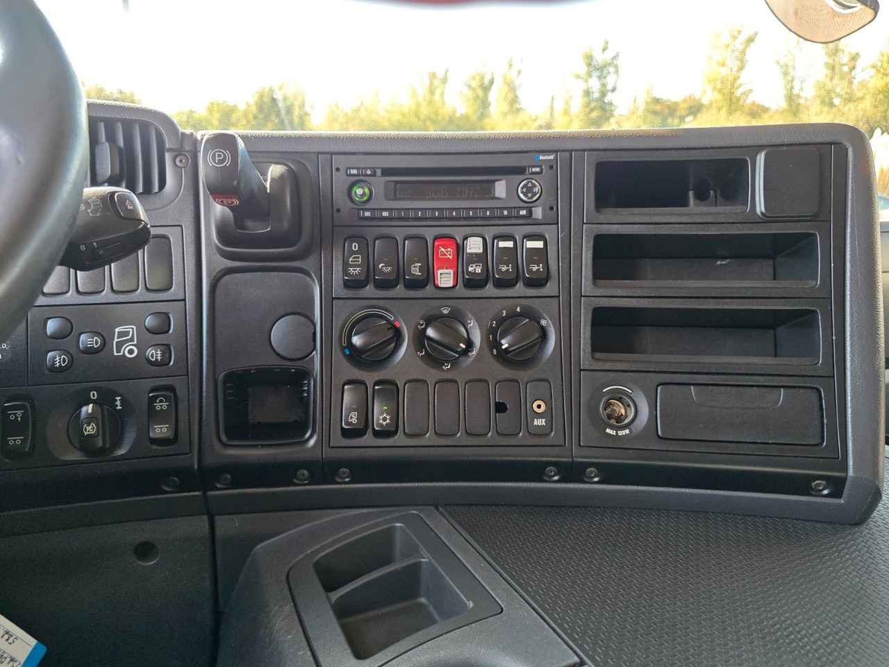 Camión chasis Scania P420 LB6X2*4MNA / Retarder / PTO / ADR: foto 28 Camión chasis Scania P420 LB6X2*4MNA / Retarder / PTO / ADR: foto 28