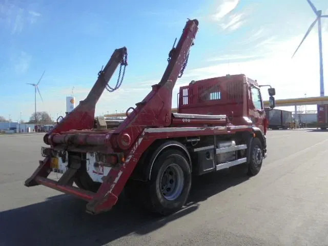 DAF LF LF 320 - Camión portacontenedor de cadenas: foto 4 DAF LF LF 320 - Camión portacontenedor de cadenas: foto 4