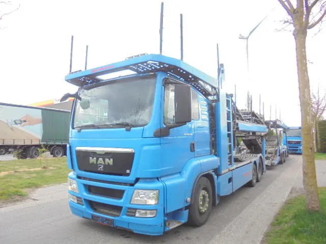 MAN TGS 24.440 + RETARDER - Camión portavehículos: foto 1 MAN TGS 24.440 + RETARDER - Camión portavehículos: foto 1