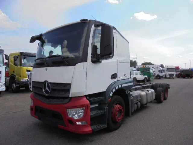 Mercedes-Benz ACTROS 2340 6X2 - Camión portavehículos: foto 1 Mercedes-Benz ACTROS 2340 6X2 - Camión portavehículos: foto 1