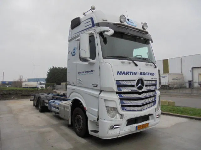Mercedes-Benz Actros 2542 6X2 - Camión chasis: foto 3 Mercedes-Benz Actros 2542 6X2 - Camión chasis: foto 3