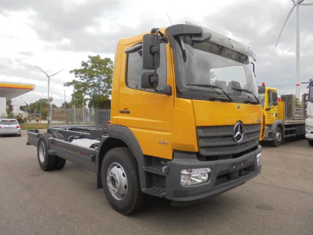 Mercedes-Benz Atego 1518 NEW DEMO MET FABRIEKS GARANTIE - Camión chasis: foto 3 Mercedes-Benz Atego 1518 NEW DEMO MET FABRIEKS GARANTIE - Camión chasis: foto 3