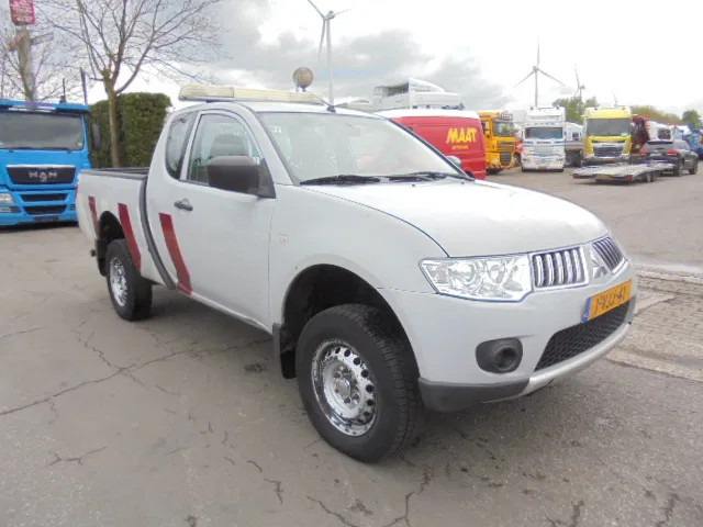 Mitsubishi L200 4X4 PICK-UP - Pick-up: foto 3 Mitsubishi L200 4X4 PICK-UP - Pick-up: foto 3