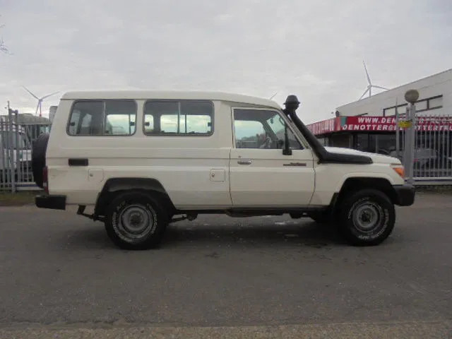 Toyota Land Cruiser HZJ76 + HZJ78L + PICKUP 4WD EXPORT OUT EU ONLY - Coche: foto 4 Toyota Land Cruiser HZJ76 + HZJ78L + PICKUP 4WD EXPORT OUT EU ONLY - Coche: foto 4