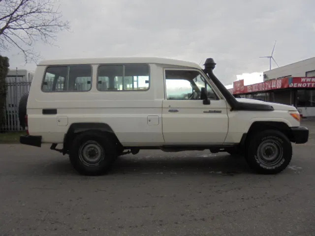 Toyota Land Cruiser HZJ78L 4WD EXPORT OUT EU ONLY - Coche: foto 4 Toyota Land Cruiser HZJ78L 4WD EXPORT OUT EU ONLY - Coche: foto 4