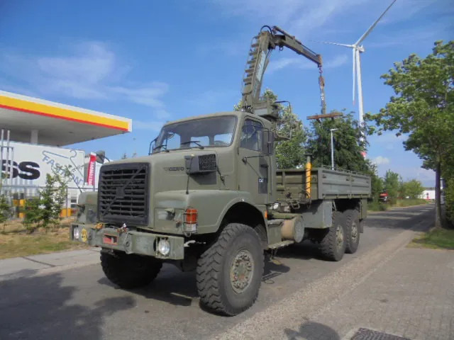 Volvo N 10 6X6 L + FASSI - Camión caja abierta, Camión grúa: foto 1 Volvo N 10 6X6 L + FASSI - Camión caja abierta, Camión grúa: foto 1