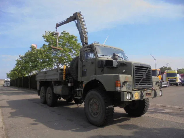 Volvo N 10 6X6 L + FASSI - Camión grúa: foto 3 Volvo N 10 6X6 L + FASSI - Camión grúa: foto 3