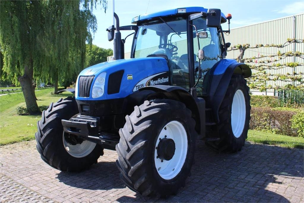New Holland TSA135A - Tractor: foto 2 New Holland TSA135A - Tractor: foto 2