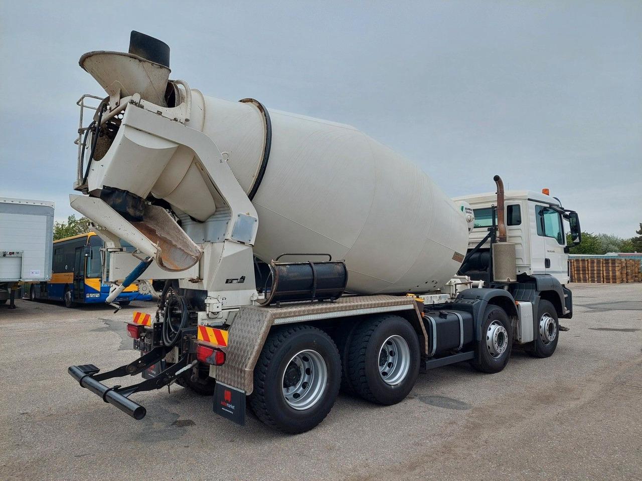 MAN TGS 32.400 8X4 BB Stetter 9 m³ - Camión hormigonera: foto 4 MAN TGS 32.400 8X4 BB Stetter 9 m³ - Camión hormigonera: foto 4