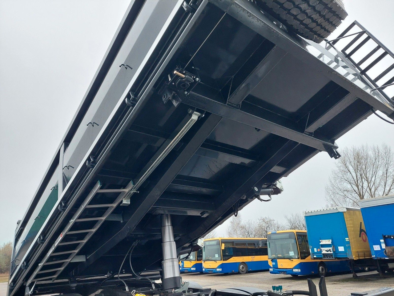 Camión volquete MAN TGS 35.520 6X6 BB CH: foto 6