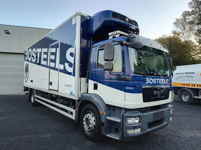 MAN TGM 18.250 2 COMPARTMENTS - 2000KG TAIL LIFT - PROBLEM COOLING UNIT - Camión frigorífico: foto 3 MAN TGM 18.250 2 COMPARTMENTS - 2000KG TAIL LIFT - PROBLEM COOLING UNIT - Camión frigorífico: foto 3