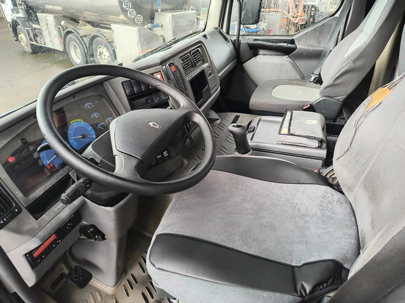 Foto del interior 1: Camión cisterna para transporte de combustible Renault Premium 270 13500 L FUEL / CARBURANT TRUCK - 5 COMP/ A LAMES