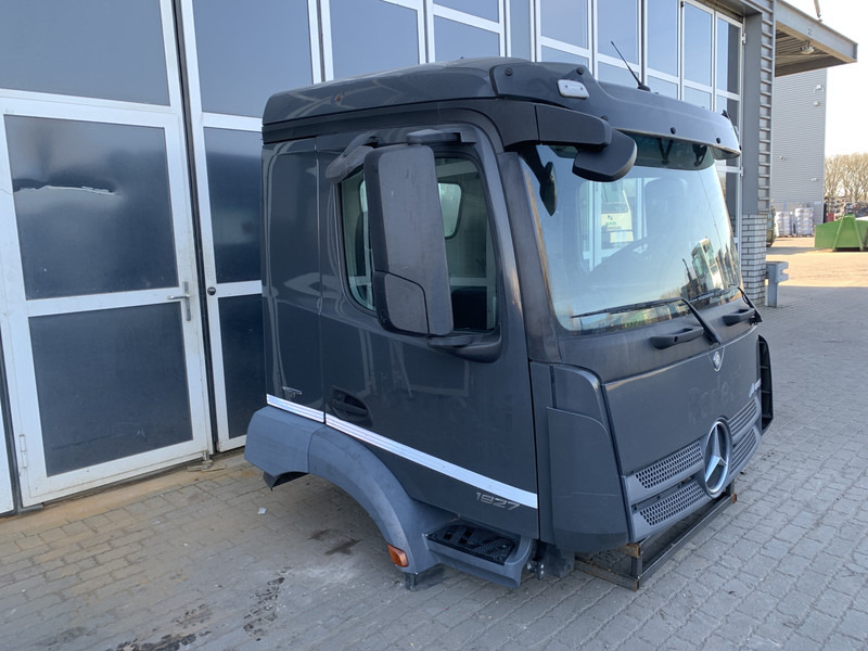 Mercedes-Benz Antos MP4 - Cabina e interior para Camión: foto 2 Mercedes-Benz Antos MP4 - Cabina e interior para Camión: foto 2