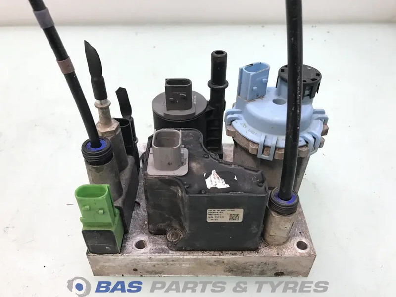 Renault AdBlue pomp Renault 7421679299 - Piezas de recambio para Camión: foto 3 Renault AdBlue pomp Renault 7421679299 - Piezas de recambio para Camión: foto 3