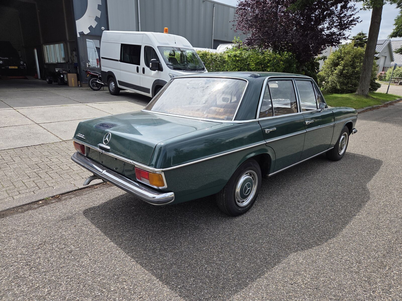 Mercedes-Benz 220 (W115) sedan - Sedan: foto 2 Mercedes-Benz 220 (W115) sedan - Sedan: foto 2