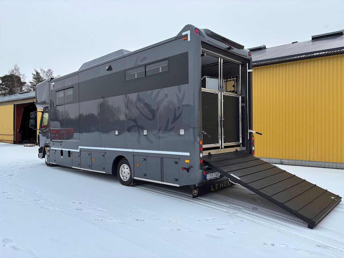 DAF Lehel horsebox 210 LF - Camión para caballos: foto 3 DAF Lehel horsebox 210 LF - Camión para caballos: foto 3