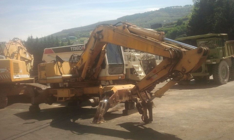 LIEBHERR A902LI - Excavadora de ruedas: foto 1 LIEBHERR A902LI - Excavadora de ruedas: foto 1