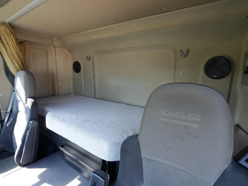 Camión grúa DAF CF 85 FAN Kraanwagen met bak, 47 t. HMF kraan: foto 18