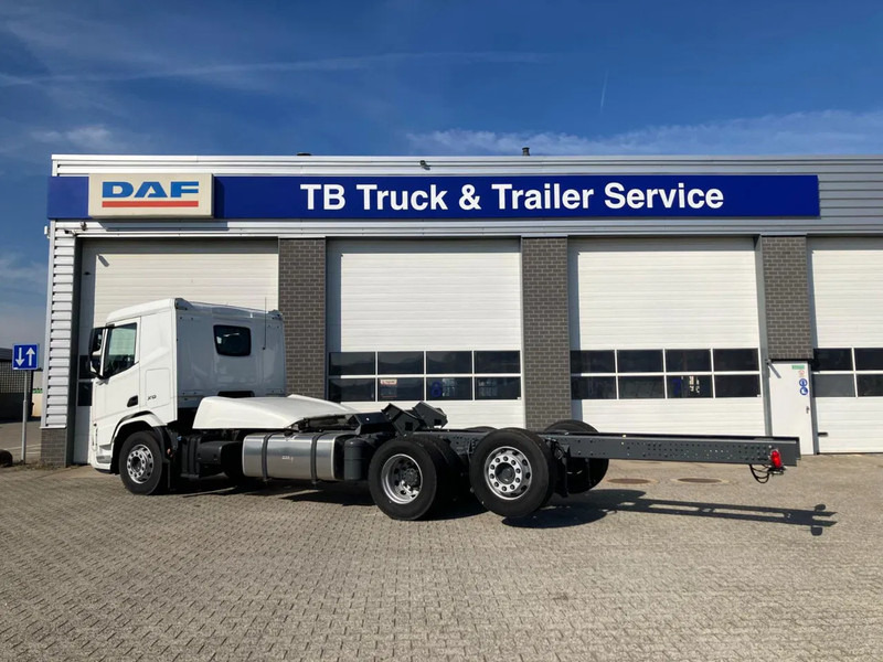 DAF XD 450 FAN CHASSIS SLEEPER CAB PTO STEERING LIFTAXLE 480WB - NEW - Camión chasis: foto 2 DAF XD 450 FAN CHASSIS SLEEPER CAB PTO STEERING LIFTAXLE 480WB - NEW - Camión chasis: foto 2